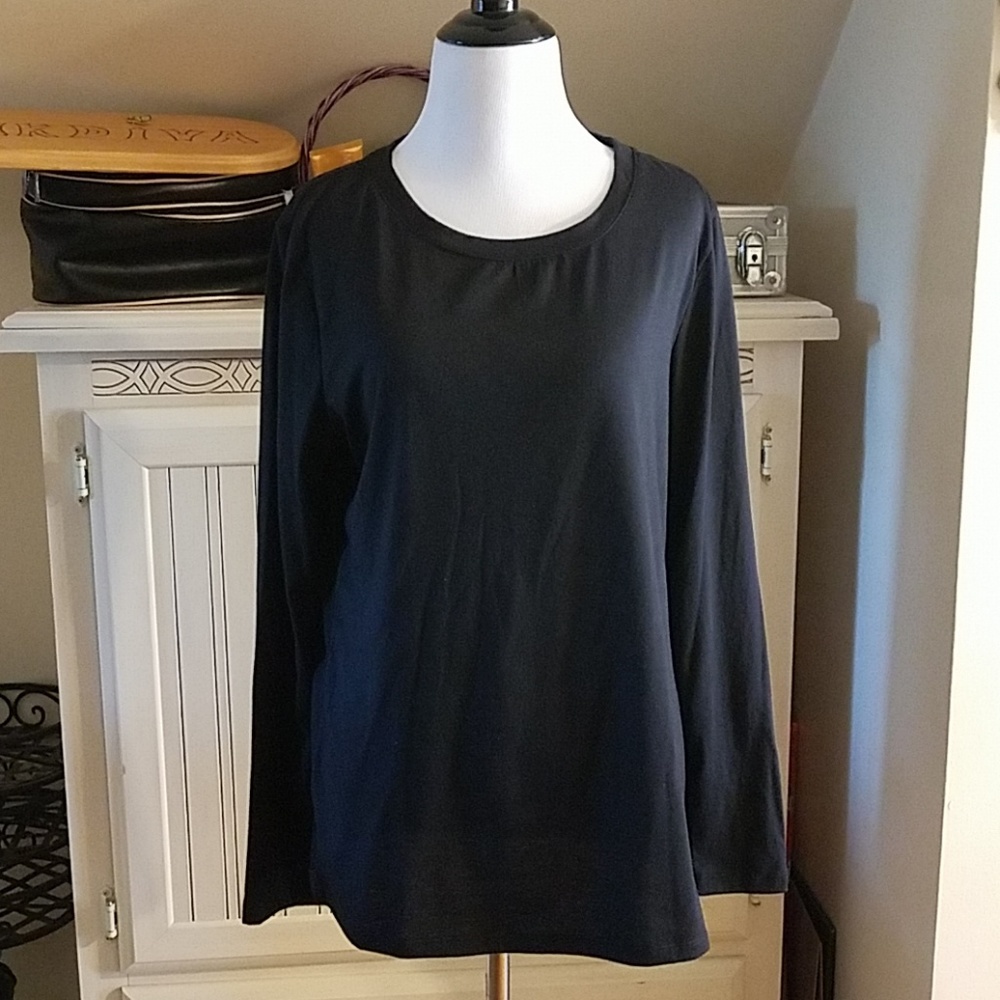 Black long sleeve tee!
